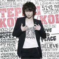 写真は「キミだけ」通常盤ジャケット。ひさびさのソロ作品ということで、ファンの期待も高まるばかりだ。