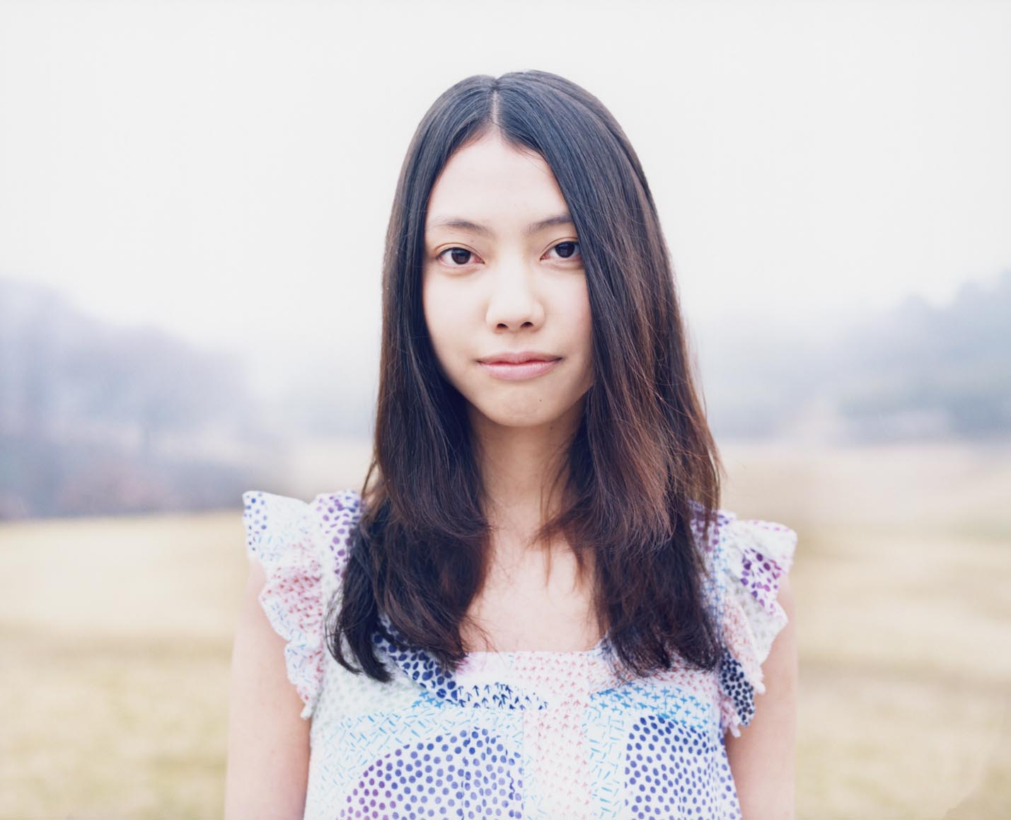 12月9日にリリースされるTHE YELLOW MONKEYのトリビュートアルバム「THIS IS FOR YOU～THE YELLOW MONKEY TRIBUTE ALBUM」に参加している星羅。アルバムでは「空の青と本当の気持ち」を弾き語りでカバーしている。