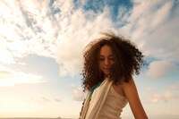 沖縄で生まれ育った天然系歌姫、多和田えみ。イベント直前の6月24日にはメジャー1stシングル「時の空」をリリースする。