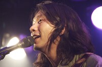 ナタリーPower PushのコーナーではCurly Giraffeのインタビューを公開中。最新アルバム「New Order」や秋にリリースされる企画アルバム「Thank You For Being A Friend」について語っている。