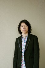 今回の小説を書き上げたウルフルズのベーシスト、ジョン・B・チョッパー。