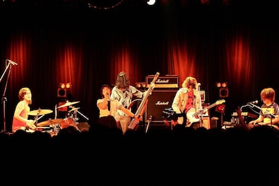 TAKUYAが飛び入り参加したアンコールでの一幕。