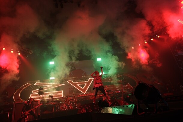 全国ツアーのチケットはファンクラブ「BondS」会員を対象とした先行予約も行われる。