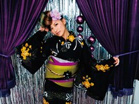 6月17日発売のシングル「Switch」は「イオン 2009 Yukata & Mizugi Magic」CMソング。