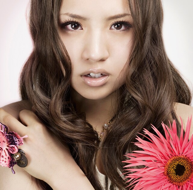 「伝えたいこと / I wanna see you」初回盤ジャケット。特典DVDには2曲の映像が収録されている。