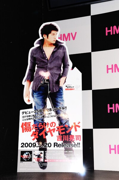 イベント最後の抽選会では、店頭用等身大パネルが1名にプレゼントされた。