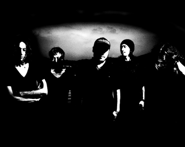 envyは現在、次回のヨーロッパ＆アメリカツアーの準備をしつつ新作の楽曲制作を続行中とのこと。