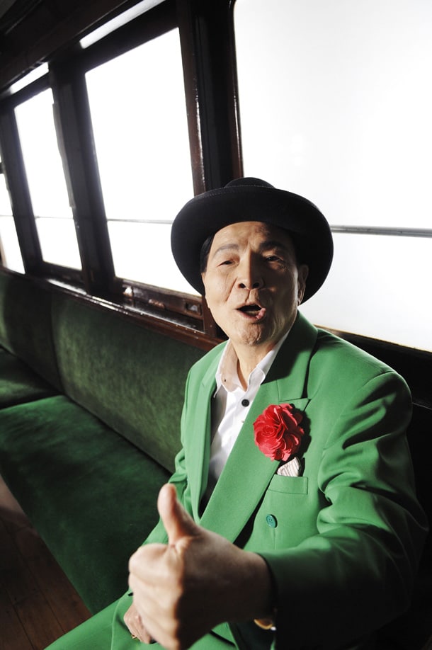 少年時代の日野皓正にトランペットを教えたのは、ジャズマン時代の坂上弘。彼は2001年にクレイジーケンバンド初のホール公演「亀戸大作戦」にゲスト出演し「交通地獄」「卒業」を披露し、観客に静かな衝撃を与えた。