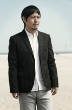 J-WAVEの人気番組「M+」オフィシャルサイト内では、スネオヘアーが3カ月間で東京から長岡までと同じ283kmを走る企画「走れ！スネオ!!」がスタート。