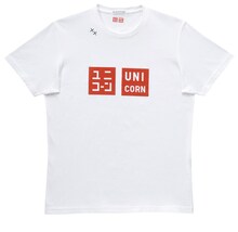 今回のコラボのためにデザインされた、ユニクロユニコーンロゴTシャツ。