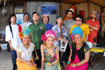 この春に行われたナタリーでのメールインタビューで、メンバーのmai（Vo／写真前列中央）は本作について「いや～、ホンマに良いもんできました！ さらなるステップアップが出来てることを実感できますね」とコメント。