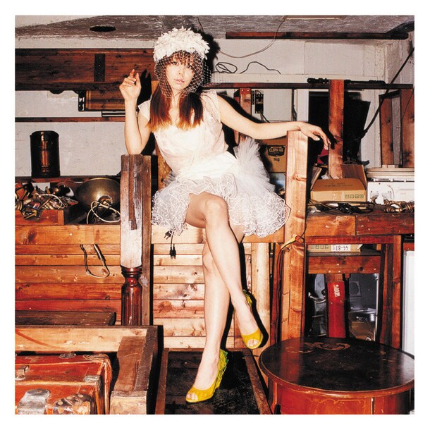 前作「STEP」リリース時は裏原宿の広域でおしゃれなポスターを大量掲出し大きな話題を集めたMEG（写真はアルバム「BEAUTIFUL」通常盤ジャケット）。