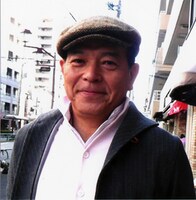 すっかりライフワークとなった「ちい散歩」で老若男女問わず人気の地井武男。その味わい深いイラストは、オフィシャルサイト「ちい・チイ くらぶ」にも公開されている。