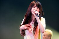 この日はメジャーデビュー曲「SAKURA」から最新シングル「ふたり」まで、新旧のヒットナンバー計21曲を披露した。