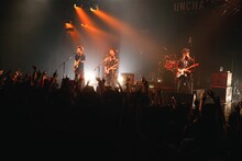 最新アルバム「Music is the key」では初の日本語詞に挑戦した楽曲を収録するなど、新たな魅力を提示したUNCHAIN。7月にはthe HIATUSの全国ツアーに参加することが決定している。