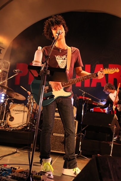 GRAPEVINEの田中和将（Vo,G）はTシャツもナイキ製。ナイキへの「お世話になりたい」姿勢をアピールした。