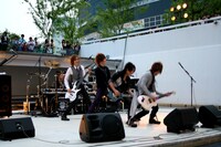 EXILE的な踊りで観客を魅了する彩冷える。