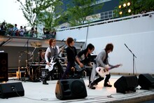 EXILE的な踊りで観客を魅了する彩冷える。