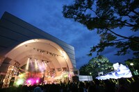 会場には延べ8000人を超えるオーディエンスが集結。「PLAY HARD.」な夕方のひとときを堪能した。