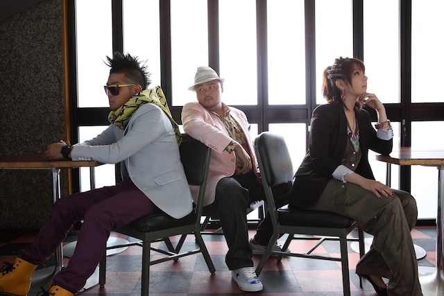 異色のコラボレーションが実現した今回のシングル「Alone ～君に伝えたくて～with MAYO」。岡本真夜はデビュー15周年を機に、これまで以上にアクティブな活動が期待される。