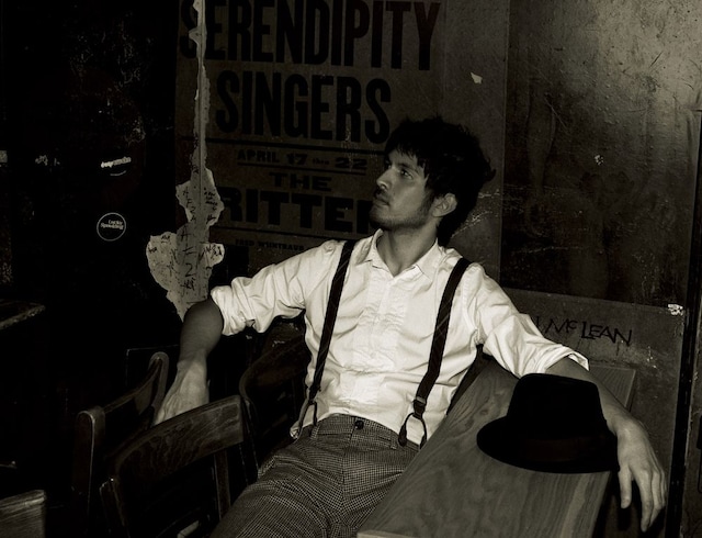 これまで「いつか離れる日が来ても」「哀歌（エレジー）」「瞳をとじて」など数々の名バラードを歌い上げてきた平井。「僕は君に恋をする」も彼の定番バラードとなりそうだ。