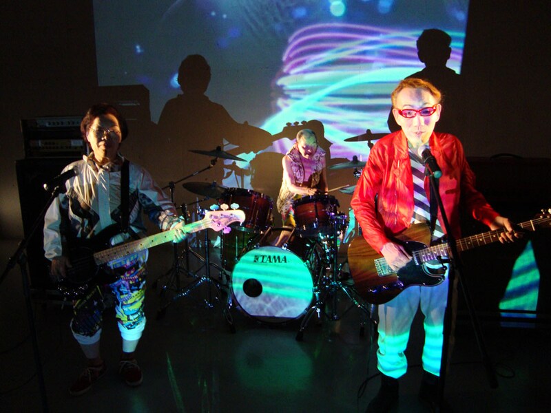 写真はCMの1シーン。映画「刑事ダンス」とは何なのか、ドーパメイニアならずとも気になるところだ。