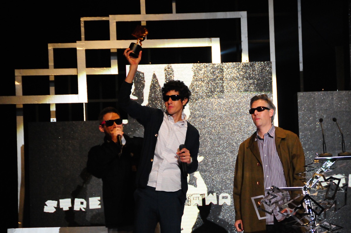 「ストリート・アイコン・アワード」を受賞したBEASTIE BOYS（写真提供MTV JAPAN）。