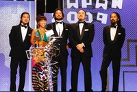 SPECIAL OTHERSとMINMI（写真提供MTV JAPAN）。