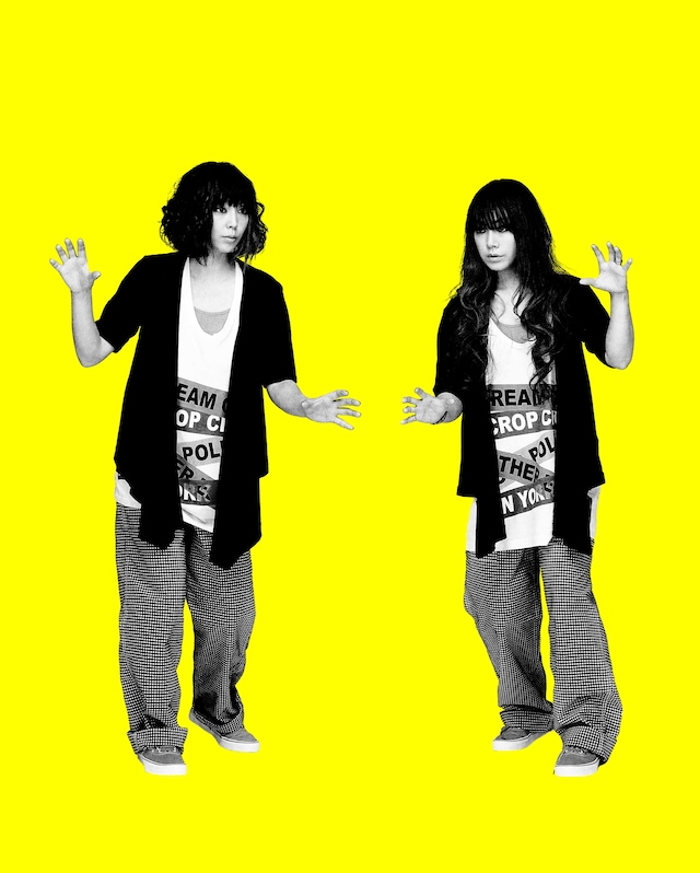 PUFFYは7月11日より全国ツアー「PUFFY TOUR 2009 Bring it!」を行うほか、全国各地の夏フェスにも出演。