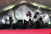 レッド・カーペット・ライブを行ったMETRO STATION（写真提供MTV JAPAN）。