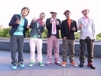 エイジアエンジニアに混じってもほとんど違和感を感じさせないB-BOYなカンニング竹山。