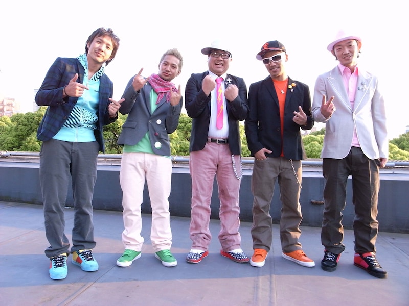 エイジアエンジニアに混じってもほとんど違和感を感じさせないB-BOYなカンニング竹山。