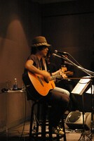 演奏された楽曲は「太陽のブルース」「夜汽車」「デルタ」の計3曲。すべて新作「魂のゆくえ」の収録曲という、ファンにたまらないイベントとなった。