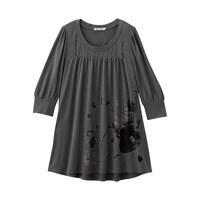 斉藤和義による楽曲のイメージをシックに表現した「晴れ女」。