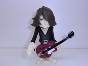 大きすぎず、小さすぎず。思わずどこにでも持ち運びたくなる手乗りサイズのベンジーフィギュア。目つきは悪いがどこかにくめない、愛嬌のあるフォルムがたまらない。