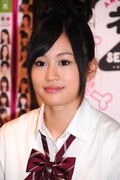 放送開始日の7月10日に18歳の誕生日を迎える前田敦子。今後の抱負を求められると、「多分無理だと思うけど、車の免許が取りたいんです。メンバーの中で免許を持っている人がひとりかふたりしかいないので、その少ない人数の中に入っていきたい」と発言。