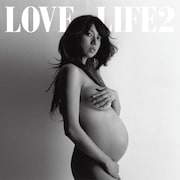 アルバム「LOVE LIFE 2」CD+DVD盤(写真)のDVDには、妊娠中に撮影されたインタビュー映像「hitomiインタビュー」が収録される。