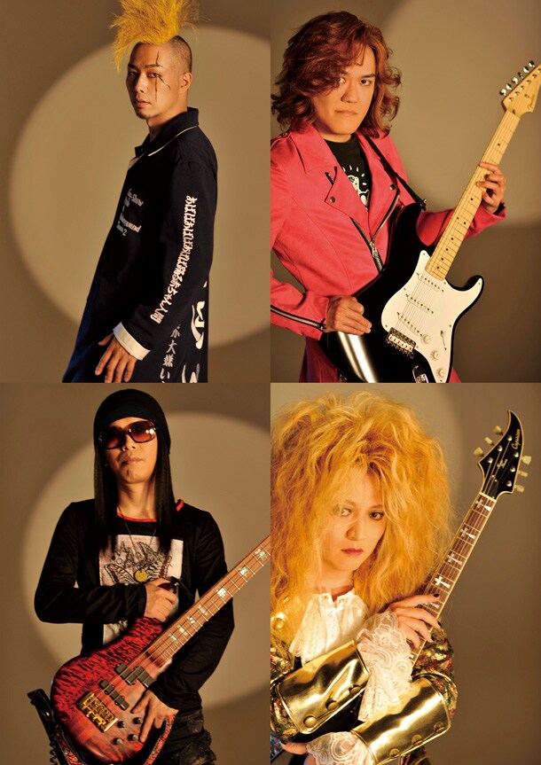 ボーカル大槻ケンヂ（写真左上）はこの夏、筋肉少女帯として「FUJI ROCK FESTIVAL '09」に、そして大槻ケンヂと絶望少女達で「Animelo Summer Live 2009 -RE:BRIDGE-」に参加。これについてオーケンは雑誌「ススめる！ぴあ」の連載で「両方に出演するミュージシャンなど世界広しと言えどオレぐらいのものなのではあるまいか？」とコメントしている。