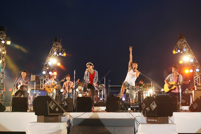 2組は8月1日、ゆずの主催で行われるライブイベント「音野祭2009」で再び共演予定。