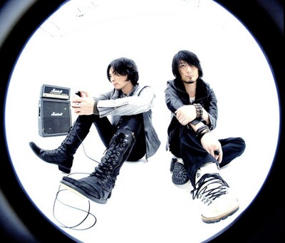 新曲「BACK ON MY FEET」は現在放送中のアニメ「亡念のザムド」のオープニングテーマとしてオンエア中。