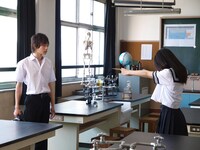 女の子（柏木由紀）が憧れの男の子（昇碓井将大）に告白するシーン。