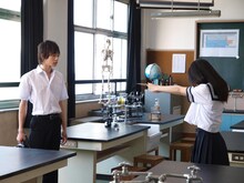 女の子（柏木由紀）が憧れの男の子（昇碓井将大）に告白するシーン。