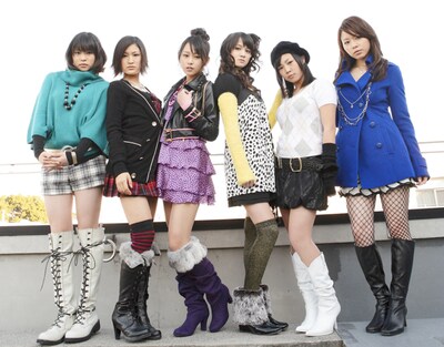 大瀬楓（写真左）を含む編成では、最後のワンマンライブとなった「THE ポッシボーライブ2009春～幸せの形　感謝の形～」。なお、発売記念イベントにはかえぴょんは参加しないので注意しよう。