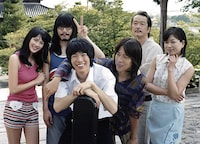 メインキャストの集合写真。