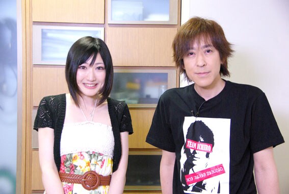 金の卵を見つけて大満足のいっくん（写真右）と、ボーカルとしての実力のみならず、その美貌にも注目の集まるハイジ（左）。シンデレラストーリーは始まったばかりだ。