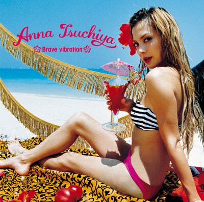 アンナの挑発的な視線＆ポーズが悩ましい、シングル「Brave vibration」ジャケット。