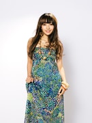 男性ファンにとって彼女の美脚が拝めないのはちょっぴり残念なところか。