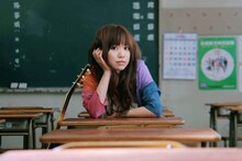 初めて映画主題歌を書き下ろした辻詩音は「主人公の不器用さや人との繋がりを求めるところに共感したとき、一気にメロディーと言葉が溢れてきました」と、曲ができたときのエピソードを語っている。