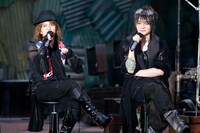 トークでは2人が10代のころの話なども披露され、集まったファンを楽しませた（画像提供：ユニバーサル・スタジオ・ジャパン）。