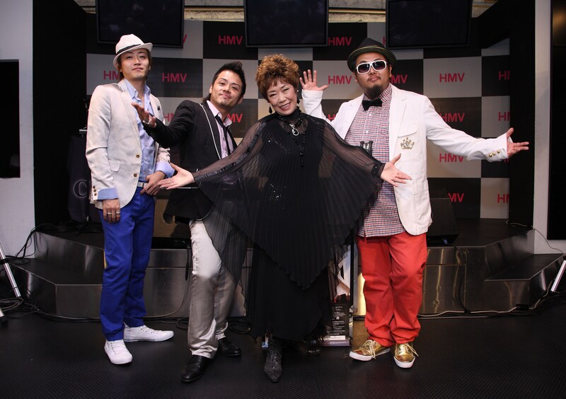 秋元順子とのライブでの競演は今回が初。世代を超えて息の合ったパフォーマンスを披露した。